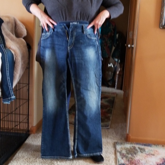 👖Silver Suki jeans...like new👖 - Picture 2 of 8